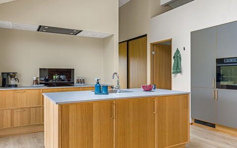 Illona - 200M from the Sea: Madera, Mostrador, Cocina, Piso, Diseño De Interiores, Aparato De Cocina, Gabinetes, Mueble, Suelo, Electrodoméstico