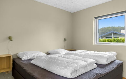 Illona - 200M from the Sea: Pared, Techo, Piso, Suelo, Diseño De Interiores, Habitación, Habitación, Marco De La Cama, Cama, Lecho