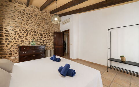 Can Toni: Pared, Diseño De Interiores, Suelo, Piso, Techo, Mueble, Habitación, Cama, Habitación, Madera Dura