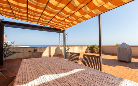 Faro Grande Salou: Sombra, Toldo, Estructura Al Aire Libre, Manchas De Madera, Eco Hotel, Mueble Para Exteriores, Pérgola, Pabellón, Diseño, Balcón