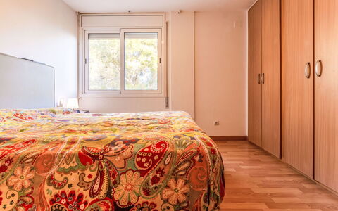 Faro Grande Salou: Cama, Diseño De Interiores, Mueble, Habitación, Sábana, Pared, Habitación, Suelo, Lecho, Piso