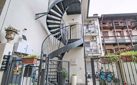 Colazza 100: Escalera, Pretil, Departamento, Metal, Hierro, Balcón, Balaustre, Vaso, Acero, La Luz Del Día