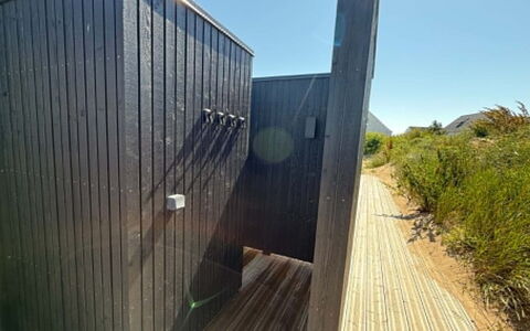 Selvi - 500M from the Sea: Madera, Tablón, Madera Dura, Material Compuesto, Manchas De Madera, Suelos De Madera, Madera Contrachapada, Cubierta, Boardwalk, Maderas