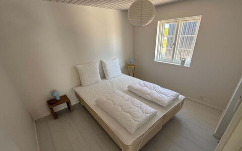 Selvi - 500M from the Sea: Suelo, Pared, Piso, Madera, Diseño De Interiores, Mueble, Habitación, Cama, Habitación, Suelos De Madera