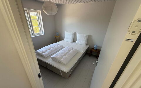 Selvi - 500M from the Sea: Pared, Suelo, Madera, Piso, Habitación, Diseño De Interiores, Cama, Mueble, Lecho, Habitación