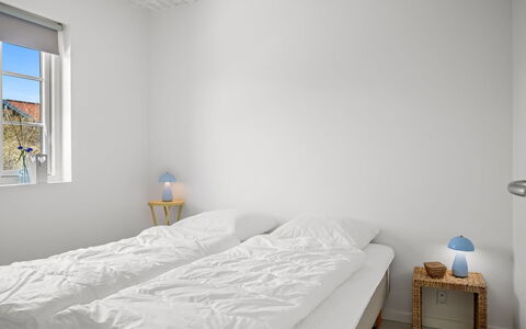 Selvi - 500M from the Sea: Habitación, Madera, Cama, Lecho, Suelo, Techo, Diseño De Interiores, Sábana, Piso, Linos