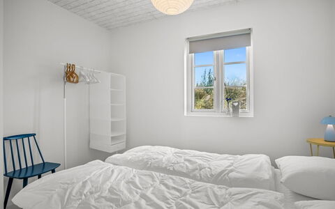 Selvi - 500M from the Sea: Habitación, Techo, Diseño De Interiores, Suelo, Piso, Cama, Lecho, Sábana, Habitación, Marco De La Cama