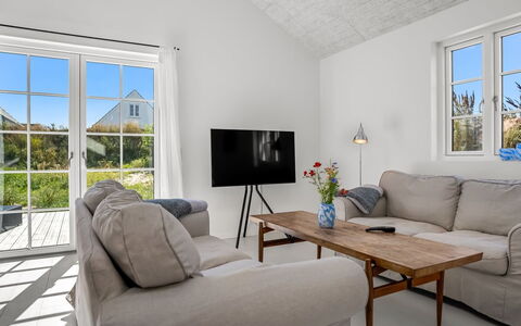 Selvi - 500M from the Sea: Sofá, Mueble, Piso, Diseño De Interiores, Sala, Suelo, Techo, Habitación, Casa