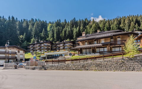 Presanella: Balcón, Hill Station, Pueblo, Alerce, Pueblo De Montaña, Hotel, Recurso