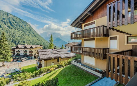 Presanella: Casa, Casa, Barrio Residencial, Asentamientos Humanos, Cordillera, Departamento, Balcón, Hill Station, Valle, Pueblo