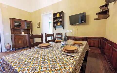 Il Giardino di Lara: Diseño De Interiores, Piso, Madera, Suelo, Mueble, Habitación, Techo, Manchas De Madera, Comedor, Madera Dura