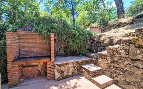 Il Giardino di Lara: Ladrillo, Jardín, Pared De Piedra, Sombra, Paisajismo, Suelo, Patio Interior, Escalera, Estructura Al Aire Libre, Losa