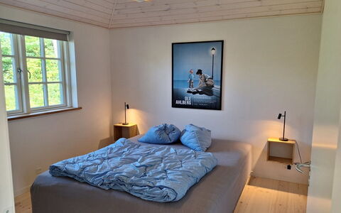 Ethil - 600M from the Sea: Piso, Suelo, Mueble, Madera, Habitación, Diseño De Interiores, Suelos De Madera, Cama, Sábana, Lecho