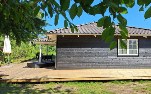 Ethil - 600M from the Sea: Madera, Techo, Cabaña, El Terreno Del Lote, Sombra, Vía Muerta, Madera Dura, Edificios Del Jardín, Cubierta, Tablón