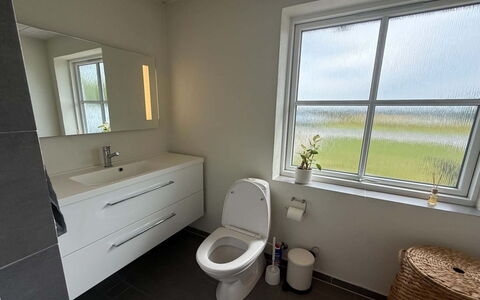 Eeske - 4Km from the Sea: Arreglo De Tubería, Plomería, Suelo, Baño, Asiento Del Baño, Baño, Grifo, Lavabo, Bidé, Loseta