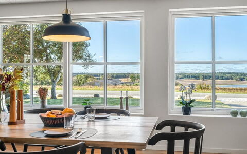Eeske - 4Km from the Sea: Mueble, Madera, Diseño De Interiores, Piso, Mesa, Cocina Y Comedor Mesa, Suelo, Techo, Silla, Comedor