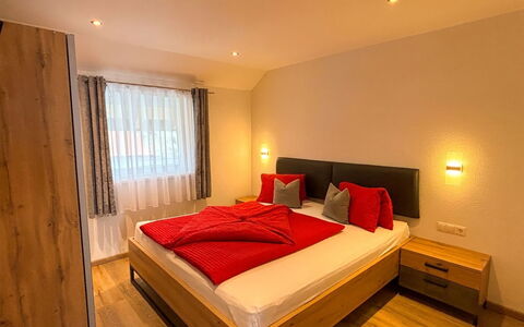 Apartment Bergkristall: Diseño De Interiores, Mueble, Cama, Madera, Habitación, Piso, Techo, Suelo, Habitación, Sábana