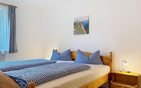 Bergzeit: Mueble, Madera, Habitación, Diseño De Interiores, Cama, Casa, Marco De La Cama, Suelo, Lecho, Sábana