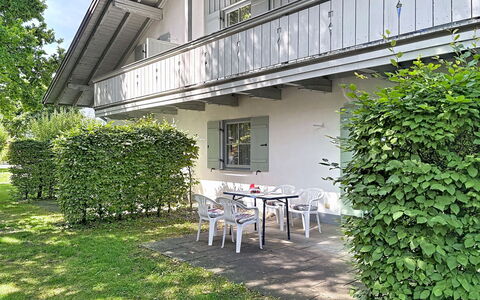 Bergzeit: Casa, Casa, Sombra, Cabaña, Césped, Jardín, Yarda, Inmuebles, Patio Interior, Paisajismo