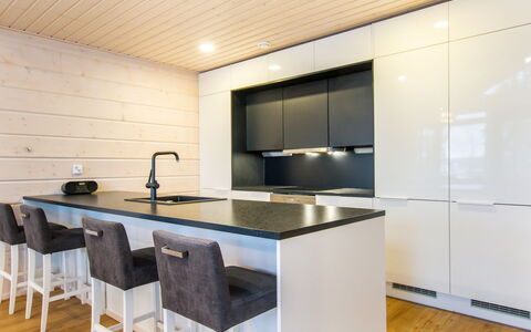Salavan Tsaari: Mueble, Piso, Diseño De Interiores, Mostrador, Cocina, Madera, Gabinetes, Suelos De Madera, Suelo, Techo