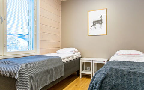 Salavan Tsaari: Madera, Suelo, Piso, Diseño De Interiores, Habitación, Cama, Habitación, Techo, Suelos De Madera, Lecho