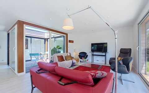 Bois et Lumière: Mueble, Diseño De Interiores, Sofá, Piso, Sala, Techo, Suelo, Habitación, Encendiendo, Mesa
