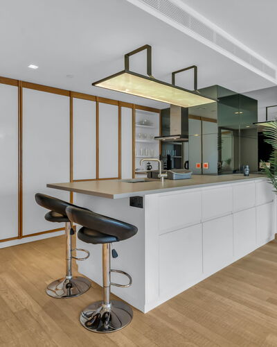 Spitafields Apartment: Arbusto, Jardín, Barrio Residencial, Planta De La Comunidad, El Terreno Del Lote, Cobertura Del Suelo, Paisajismo, Patio Interior, Yarda