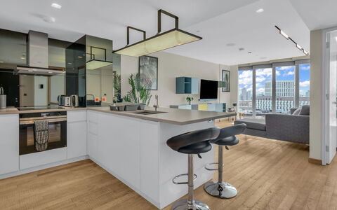 Stratford Loft: Arbusto, Jardín, Barrio Residencial, Planta De La Comunidad, El Terreno Del Lote, Cobertura Del Suelo, Paisajismo, Patio Interior, Yarda