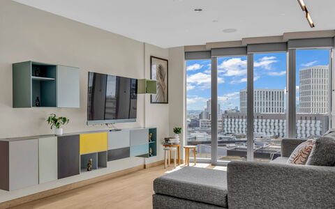 Stratford Loft: Arbusto, Jardín, Barrio Residencial, Planta De La Comunidad, El Terreno Del Lote, Cobertura Del Suelo, Paisajismo, Patio Interior, Yarda