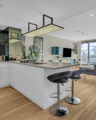 Stratford Loft: Arbusto, Jardín, Barrio Residencial, Planta De La Comunidad, El Terreno Del Lote, Cobertura Del Suelo, Paisajismo, Patio Interior, Yarda