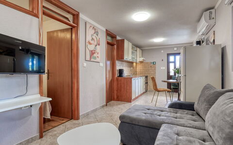 Duema: Arbusto, Jardín, Barrio Residencial, Planta De La Comunidad, El Terreno Del Lote, Cobertura Del Suelo, Paisajismo, Patio Interior, Yarda