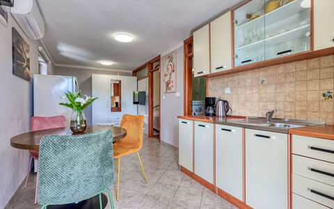 Duema: Arbusto, Jardín, Barrio Residencial, Planta De La Comunidad, El Terreno Del Lote, Cobertura Del Suelo, Paisajismo, Patio Interior, Yarda