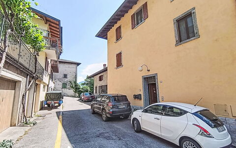 Stefani: Arbusto, Jardín, Barrio Residencial, Planta De La Comunidad, El Terreno Del Lote, Cobertura Del Suelo, Paisajismo, Patio Interior, Yarda
