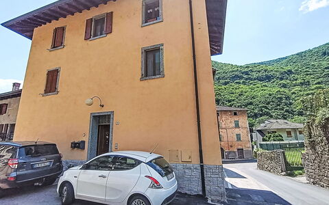 Stefani: Arbusto, Jardín, Barrio Residencial, Planta De La Comunidad, El Terreno Del Lote, Cobertura Del Suelo, Paisajismo, Patio Interior, Yarda