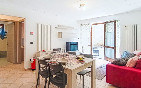 Stefani: Arbusto, Jardín, Barrio Residencial, Planta De La Comunidad, El Terreno Del Lote, Cobertura Del Suelo, Paisajismo, Patio Interior, Yarda