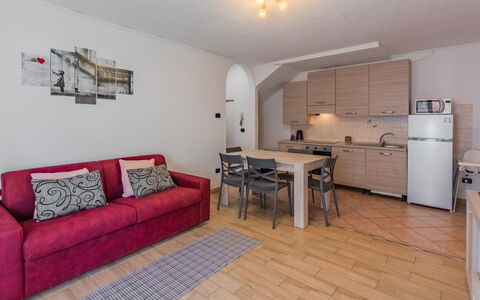 Stefani: Mueble, Piso, Diseño De Interiores, Suelo, Sofá, Habitación, Departamento, Techo, Mesa, Sala