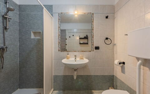 Stefani: Baño, Lavabo Del Baño, Arreglo De Tubería, Piso, Pared, Suelo, Diseño De Interiores, Lavabo, Baño, Grifo