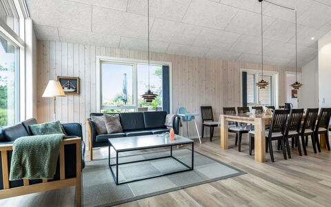 Merita - 600M from the Sea: Madera, Piso, Techo, Diseño De Interiores, Suelo, Suelos De Madera, Mueble, Casa, Habitación, Sala