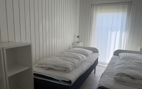 Tameran - from the Sea: Madera, Habitación, Suelo, Sábana, Piso, Cama, Lecho, Mueble, Marco De La Cama, Habitación