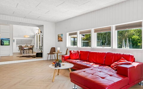 Tameran - from the Sea: Diseño De Interiores, Piso, Mueble, Pared, Sofá, Suelo, Techo, Madera, Sala, Lámpara