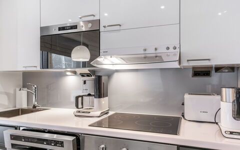 Golfarinkunnas 6B: Aparato De Cocina, Cocina, Mostrador, Electrodoméstico, Electrodoméstico, Gabinetes, Estufa De Cocina, Diseño De Interiores, Estufa, Pequeños Electrodomésticos
