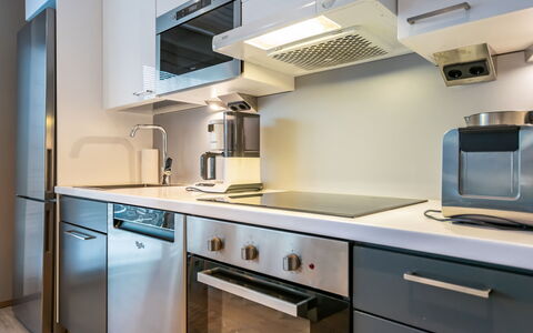 Golfarinkunnas 9A: Aparato De Cocina, Cocina, Mostrador, Gabinetes, Electrodoméstico, Estufa De Cocina, Electrodoméstico, Diseño De Interiores, Estufa, Piso