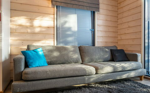 Golfarinkunnas 9A: Mueble, Diseño De Interiores, Madera, Sofá, Piso, Textil, Sala, Suelo, Arrojar La Almohada, Habitación