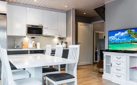 Golfarinkunnas 9C: Mueble, Diseño De Interiores, Piso, Techo, Madera, Suelo, Televisión, Sofá, Habitación, Sala