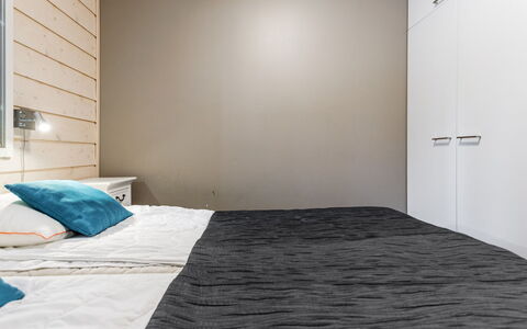 Golfarinkunnas 9C: Diseño De Interiores, Pared, Piso, Suelo, Mueble, Habitación, Cama, Madera, Techo, Habitación