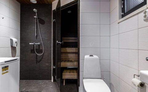 Golfarinkunnas 9C: Piso, Asiento Del Baño, Suelo, Pared, Baño, Diseño De Interiores, Arreglo De Tubería, Baño, Lavabo, Plomería