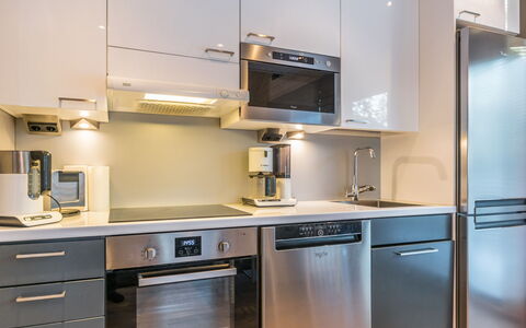 Golfarinkunnas 9D: Aparato De Cocina, Cocina, Gabinetes, Mostrador, Electrodoméstico, Electrodoméstico, Estufa De Cocina, Diseño De Interiores, Estufa, Mueble
