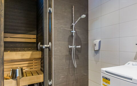 Golfarinkunnas 9D: Piso, Madera, Suelo, Arreglo De Tubería, Diseño De Interiores, Plomería, Loseta, Baño, Grifo, Techo