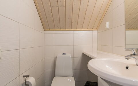 Golfarinkunnas 9D: Piso, Arreglo De Tubería, Suelo, Pared, Lavabo Del Baño, Madera, Baño, Lavabo, Diseño De Interiores, Techo