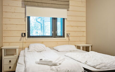 Golfarinkunnas 9E: Madera, Diseño De Interiores, Suelo, Mueble, Habitación, Habitación, Cama, Techo, Sábana, Cubiertas De Ventanas